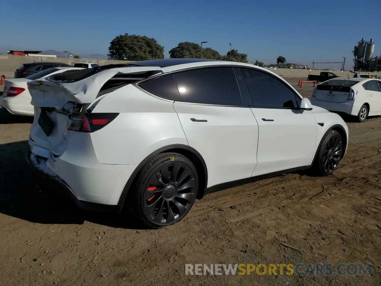 3 fotografías del automóvil dañado 7SAYGDEF7PF823414 TESLA MODEL Y 2023