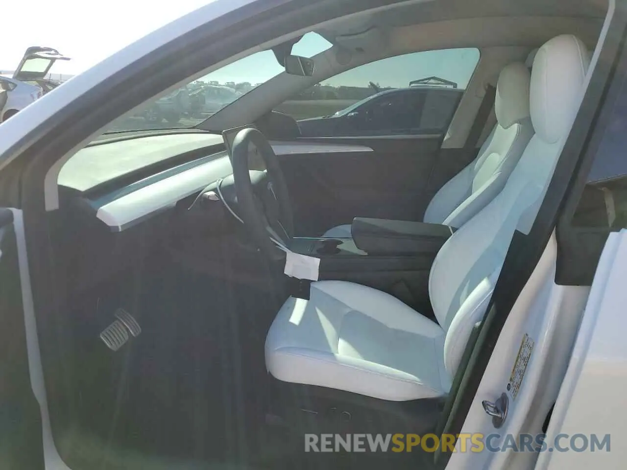 7 fotografías del automóvil dañado 7SAYGDEF7PF823414 TESLA MODEL Y 2023