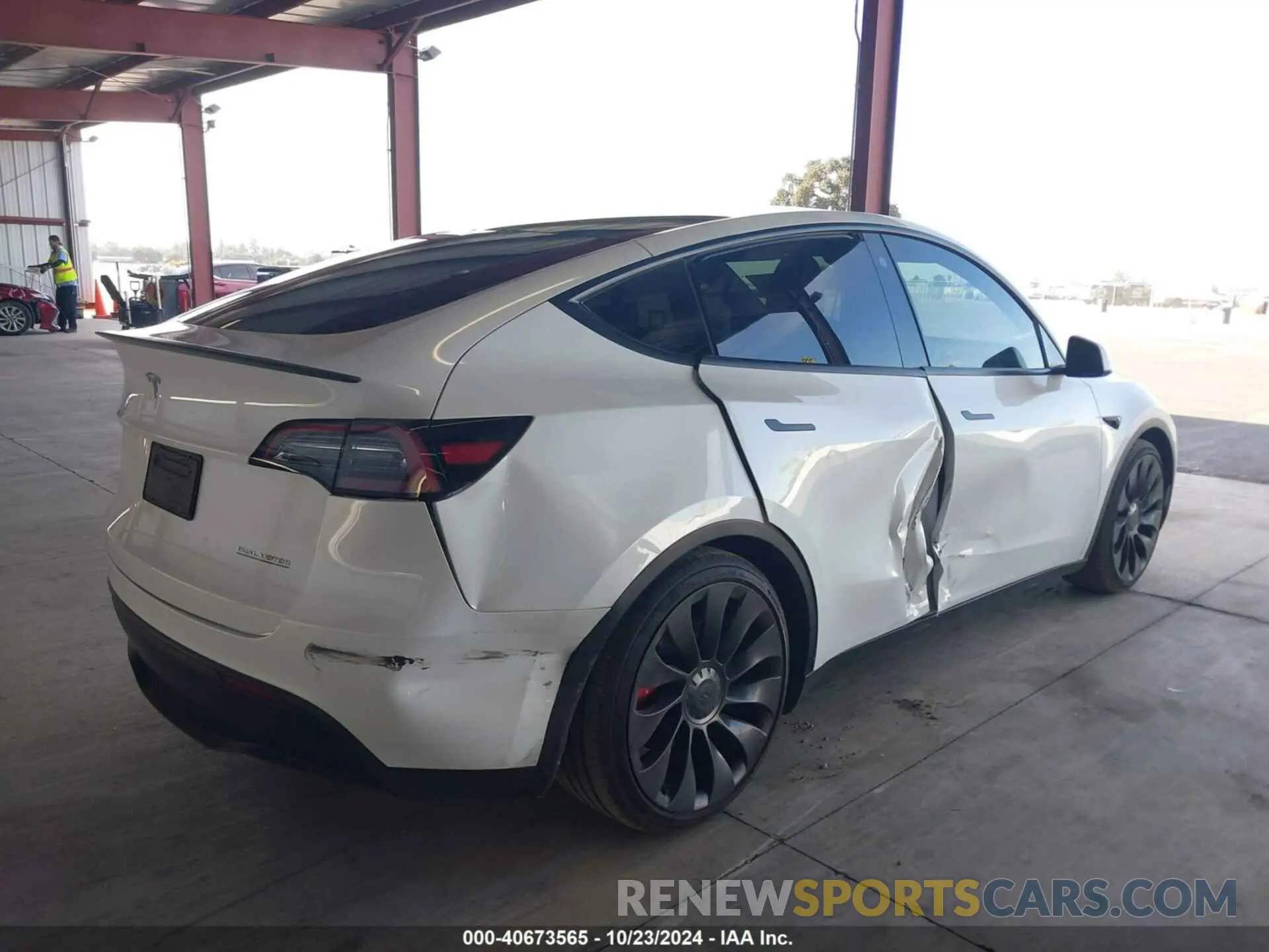 4 fotografías del automóvil dañado 7SAYGDEF8PF740641 TESLA MODEL Y 2023