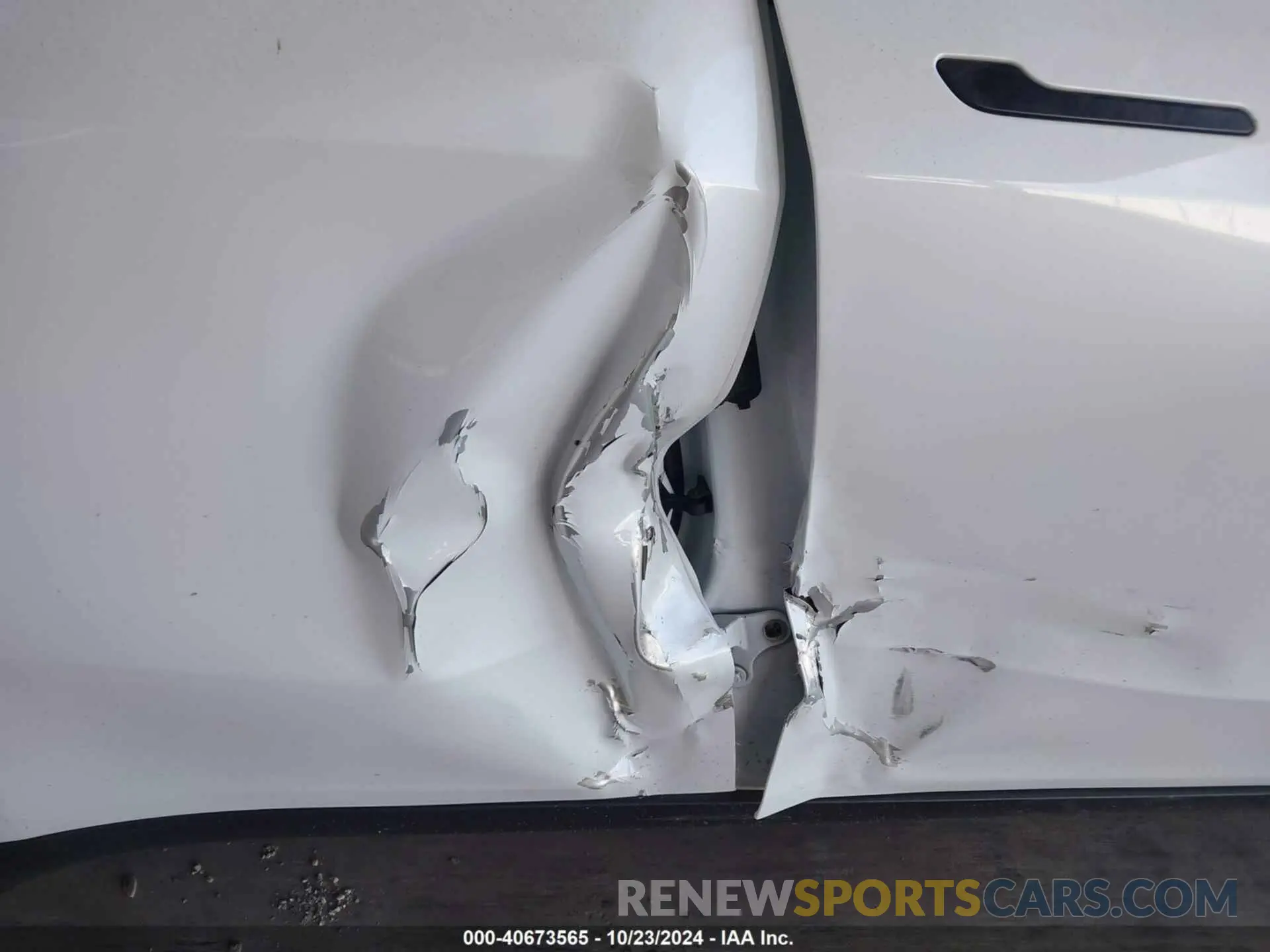 6 fotografías del automóvil dañado 7SAYGDEF8PF740641 TESLA MODEL Y 2023
