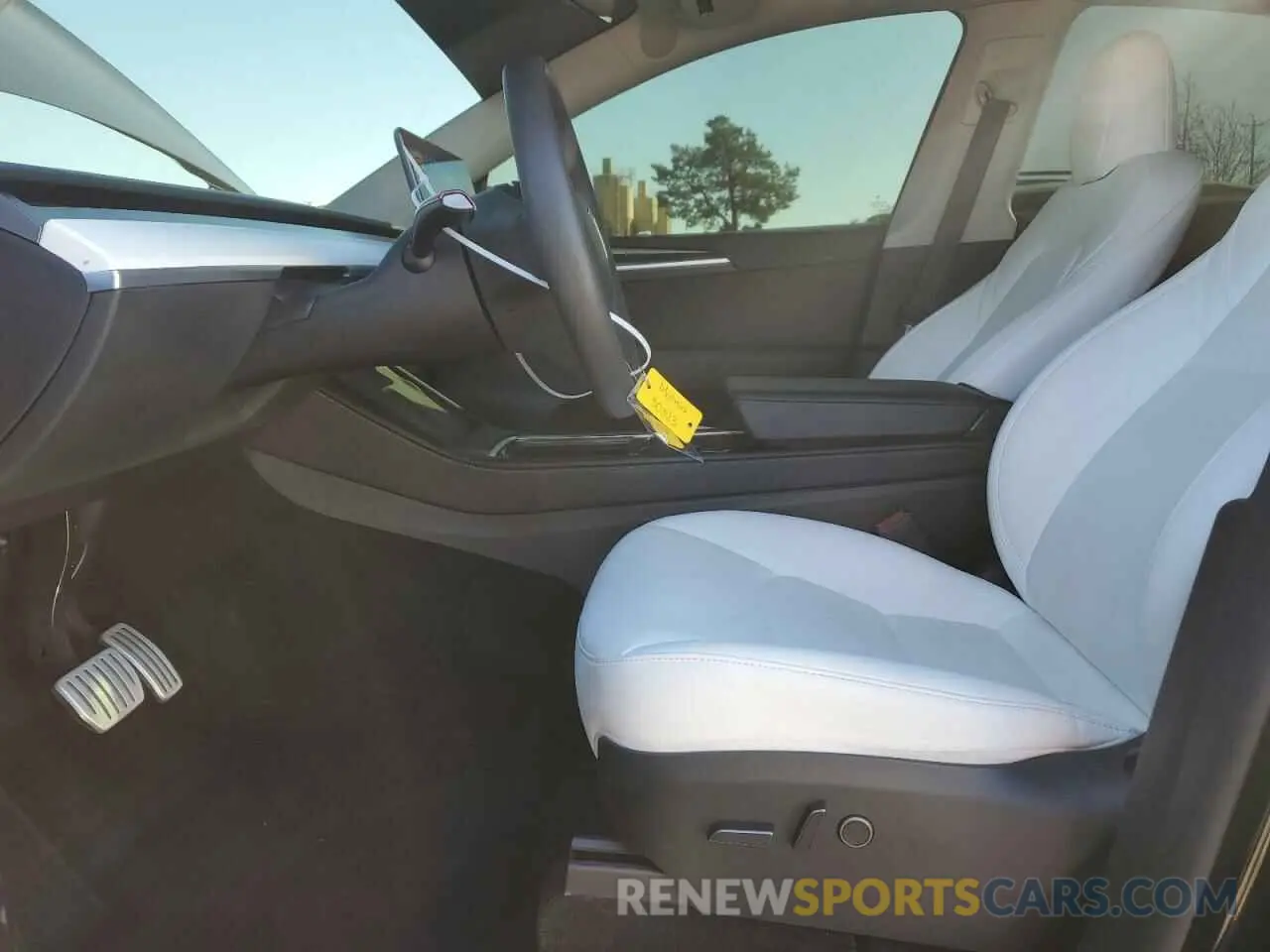 7 fotografías del automóvil dañado 7SAYGDEF8PF776345 TESLA MODEL Y 2023