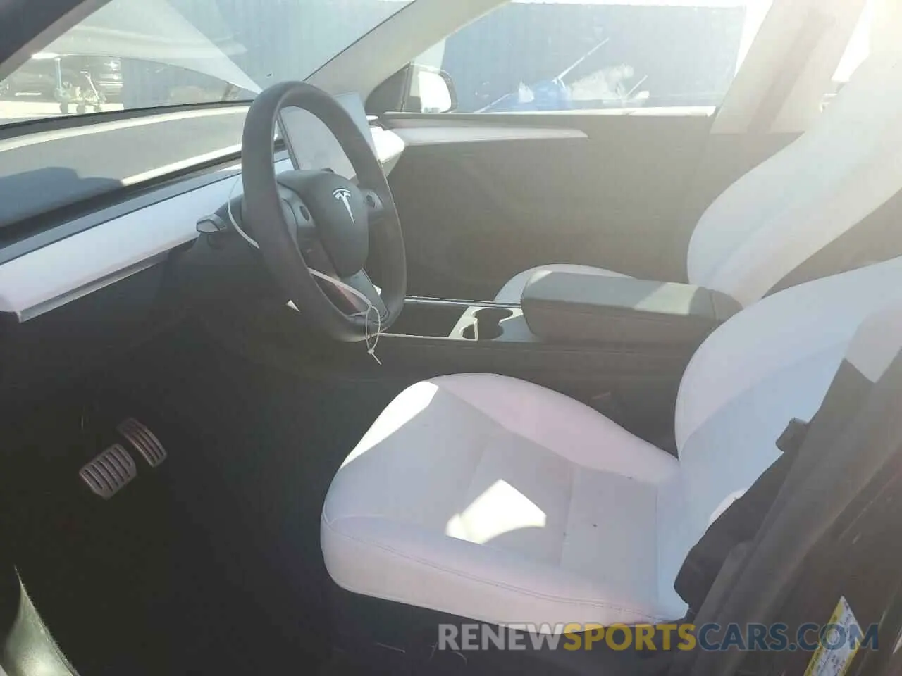 7 fotografías del automóvil dañado 7SAYGDEF8PF921402 TESLA MODEL Y 2023