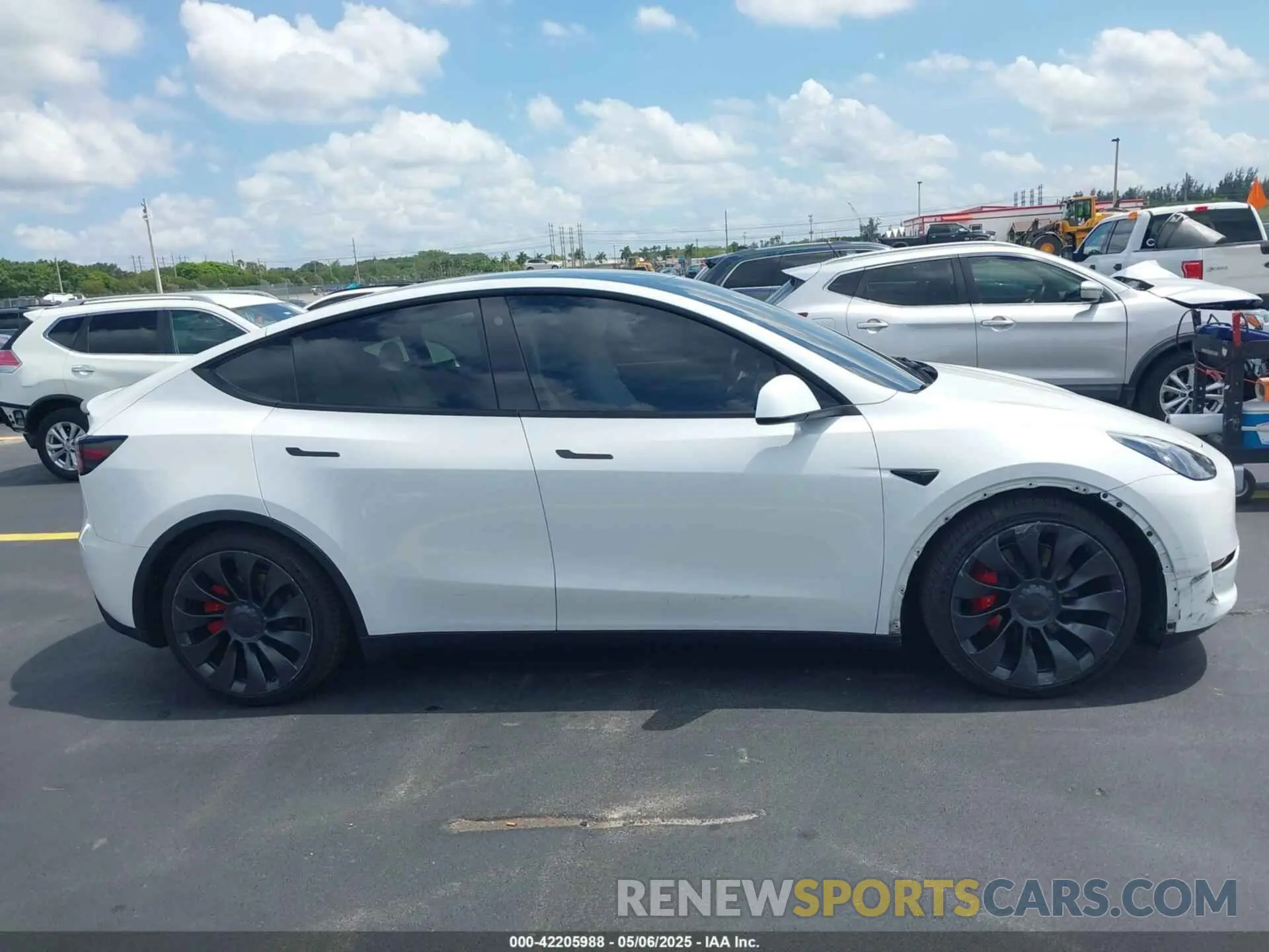 13 fotografías del automóvil dañado 7SAYGDEF9PF620024 TESLA MODEL Y 2023