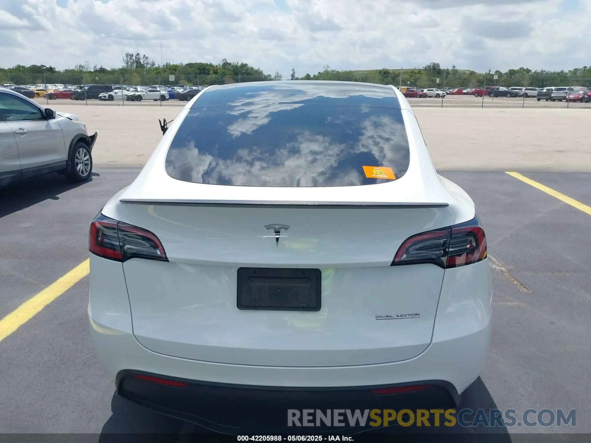 16 fotografías del automóvil dañado 7SAYGDEF9PF620024 TESLA MODEL Y 2023