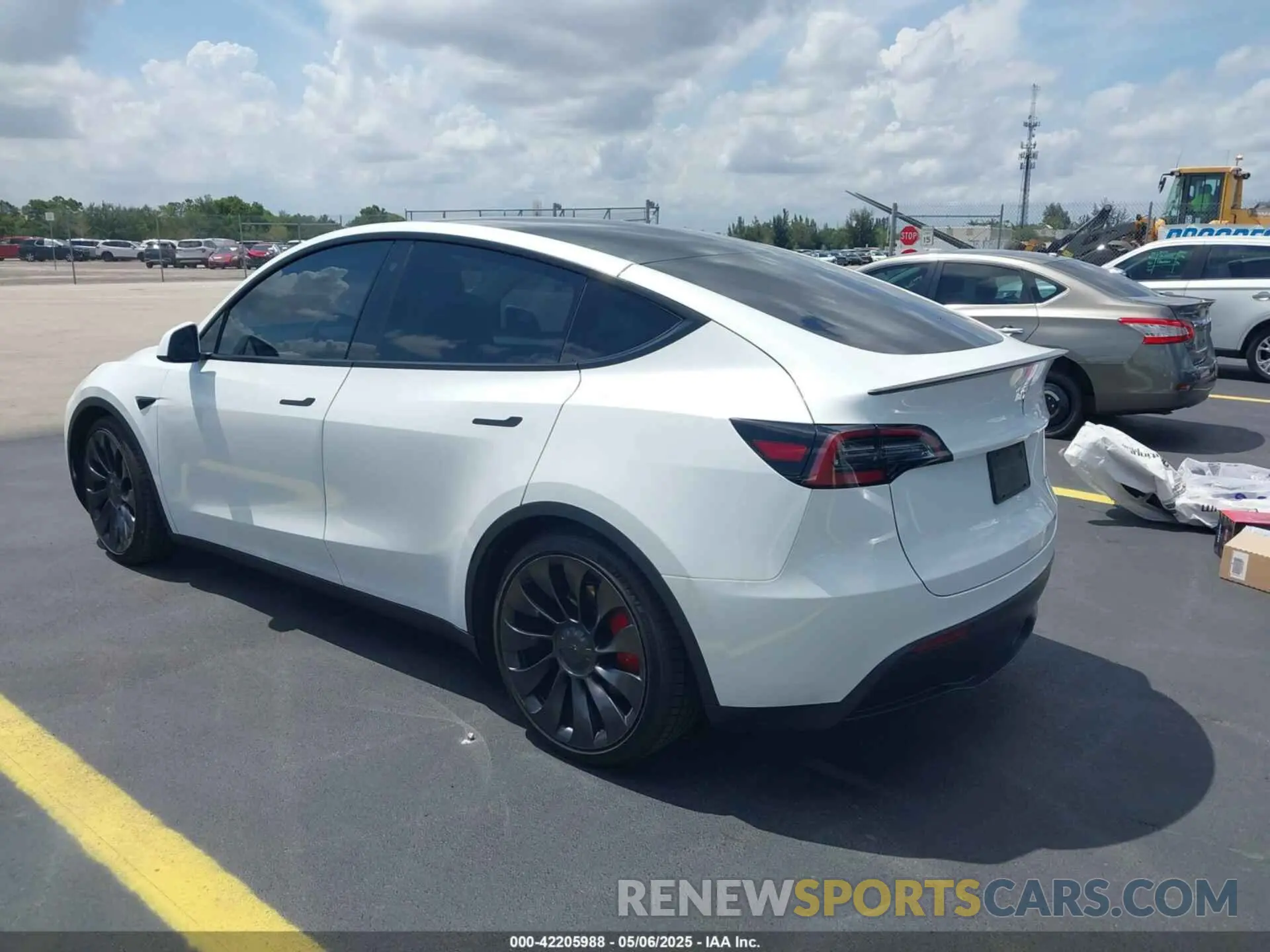 3 fotografías del automóvil dañado 7SAYGDEF9PF620024 TESLA MODEL Y 2023