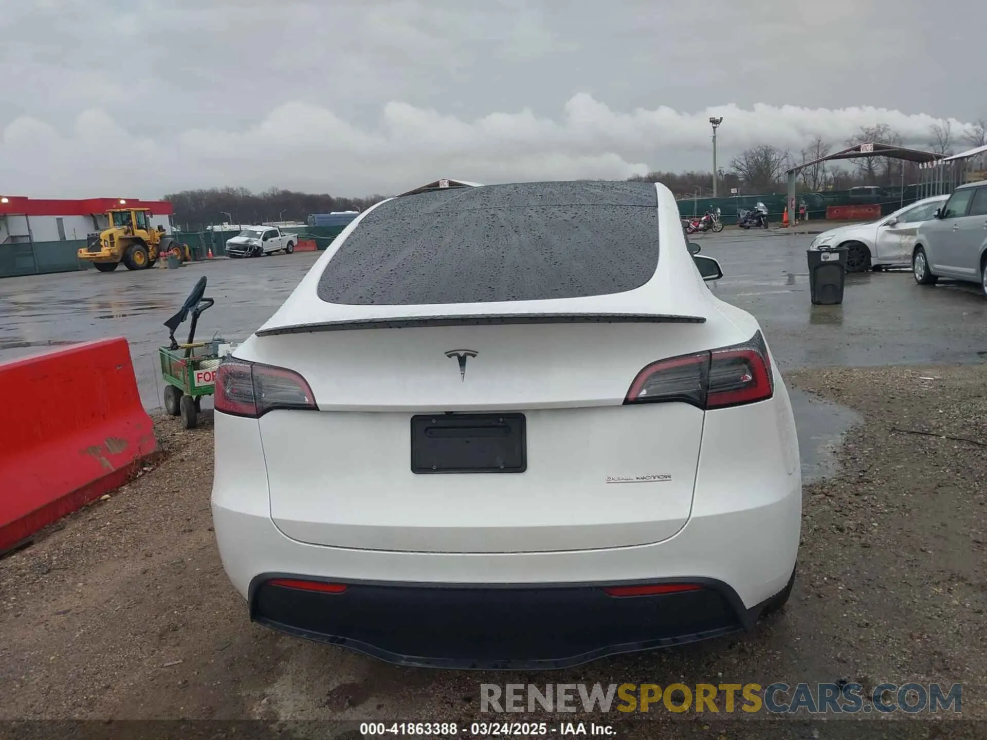 17 fotografías del automóvil dañado 7SAYGDEF9PF675038 TESLA MODEL Y 2023