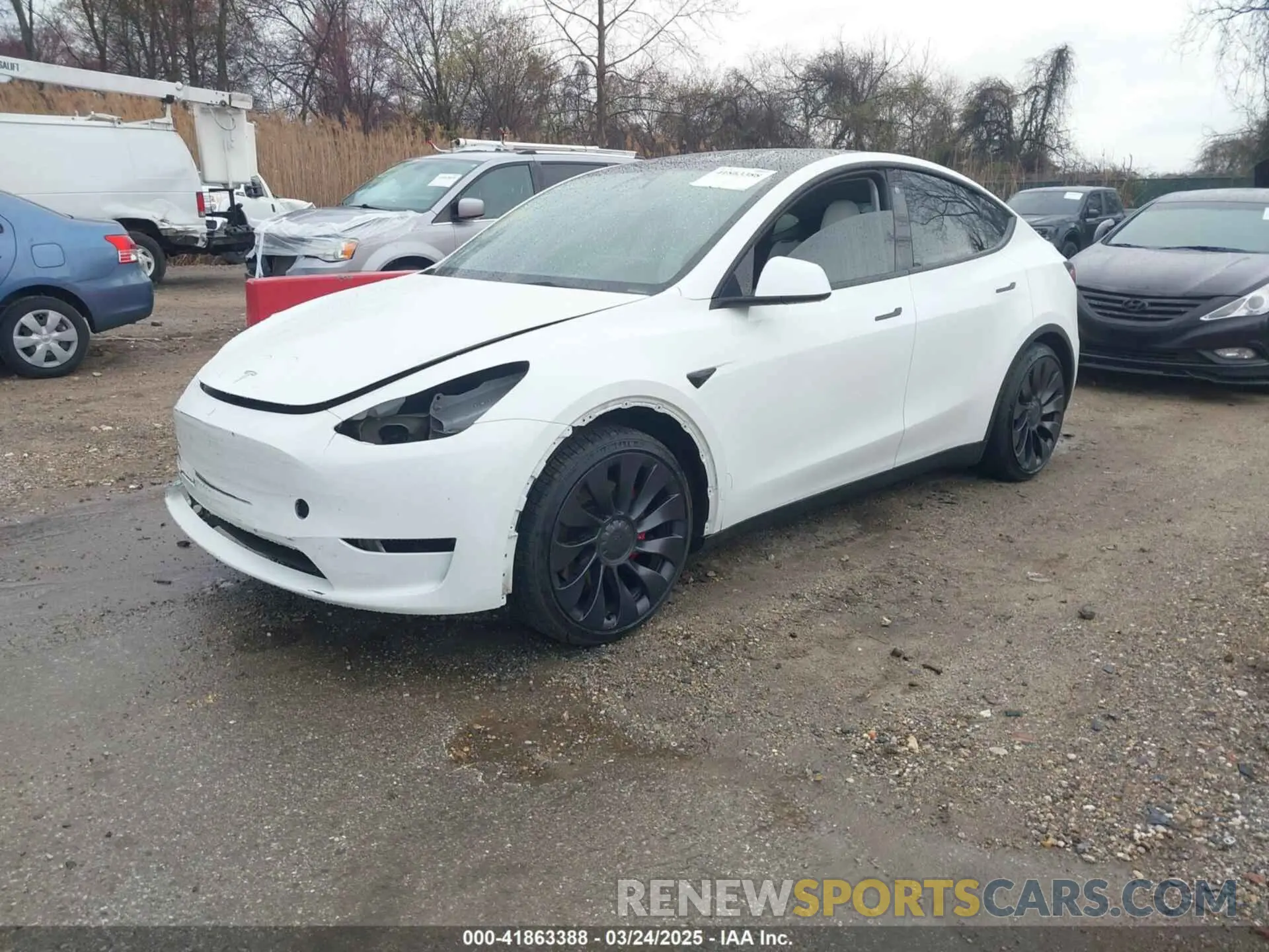 2 fotografías del automóvil dañado 7SAYGDEF9PF675038 TESLA MODEL Y 2023