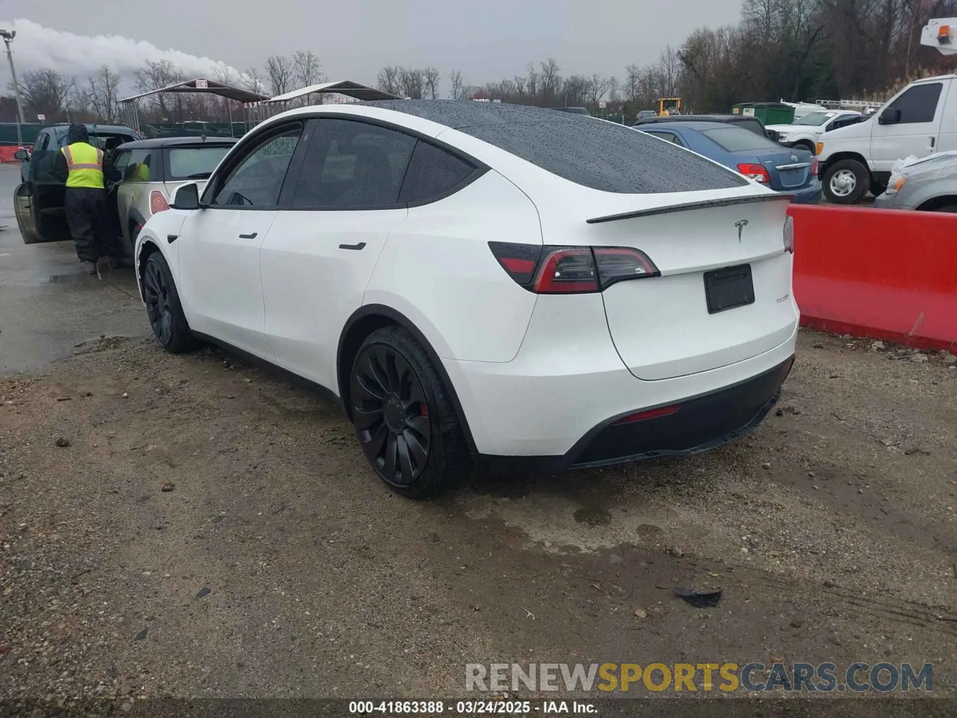 3 fotografías del automóvil dañado 7SAYGDEF9PF675038 TESLA MODEL Y 2023