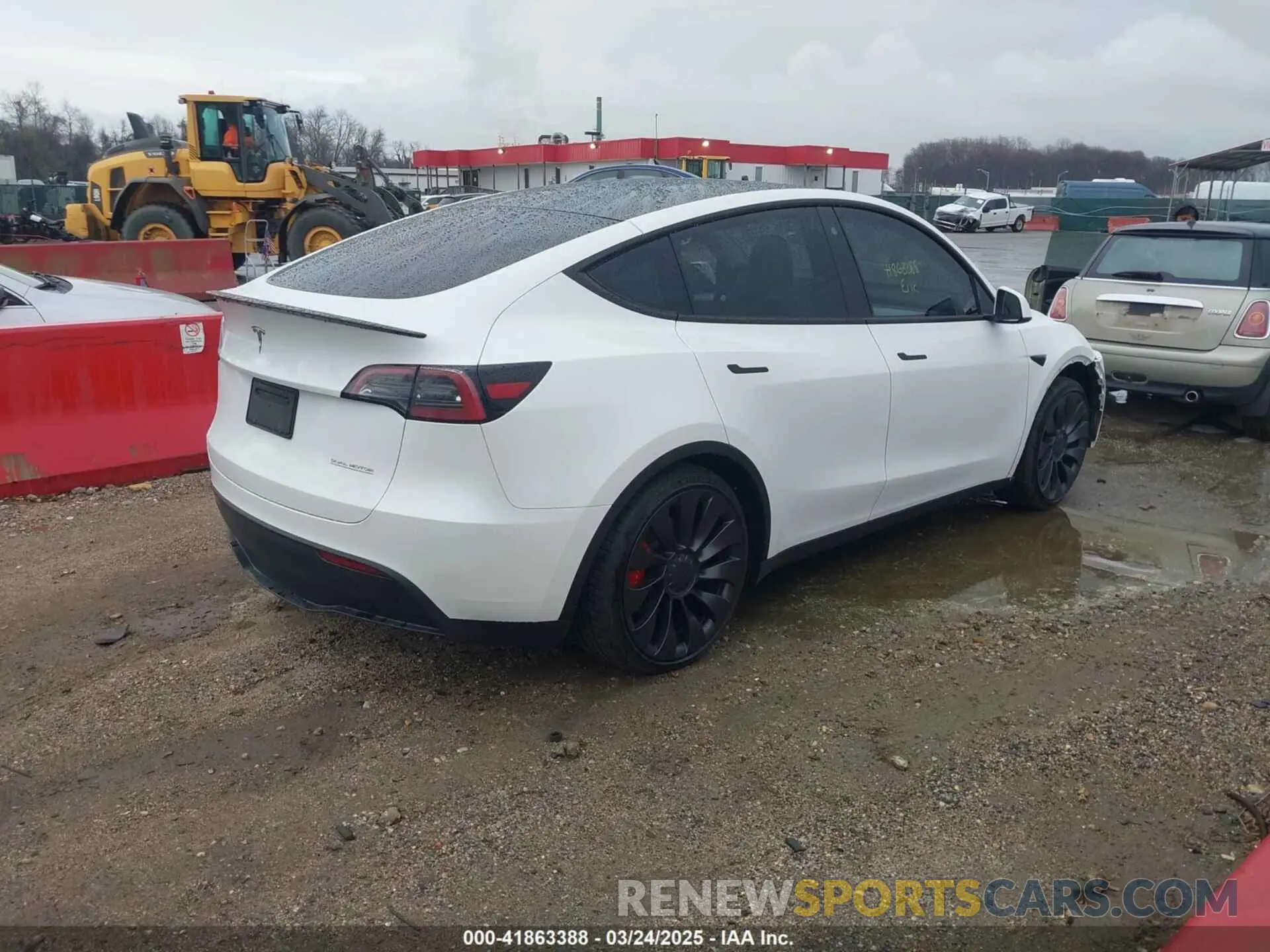 4 fotografías del automóvil dañado 7SAYGDEF9PF675038 TESLA MODEL Y 2023