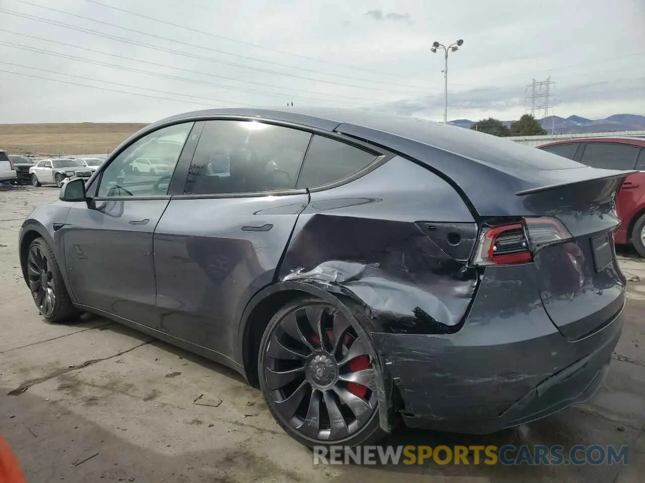 2 fotografías del automóvil dañado 7SAYGDEF9PF695810 TESLA MODEL Y 2023