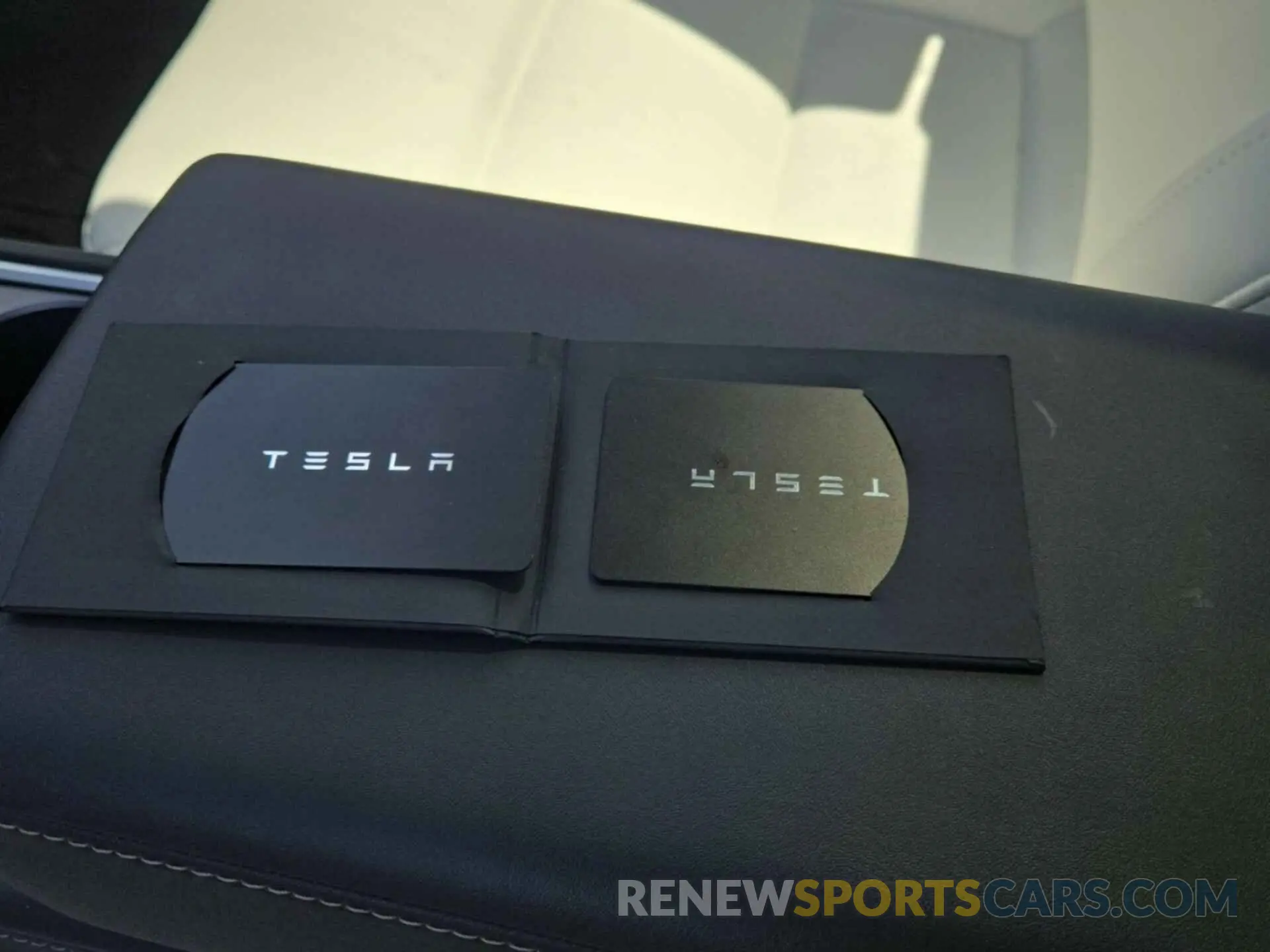 5 fotografías del automóvil dañado 7SAYGDEF9PF700567 TESLA MODEL Y 2023