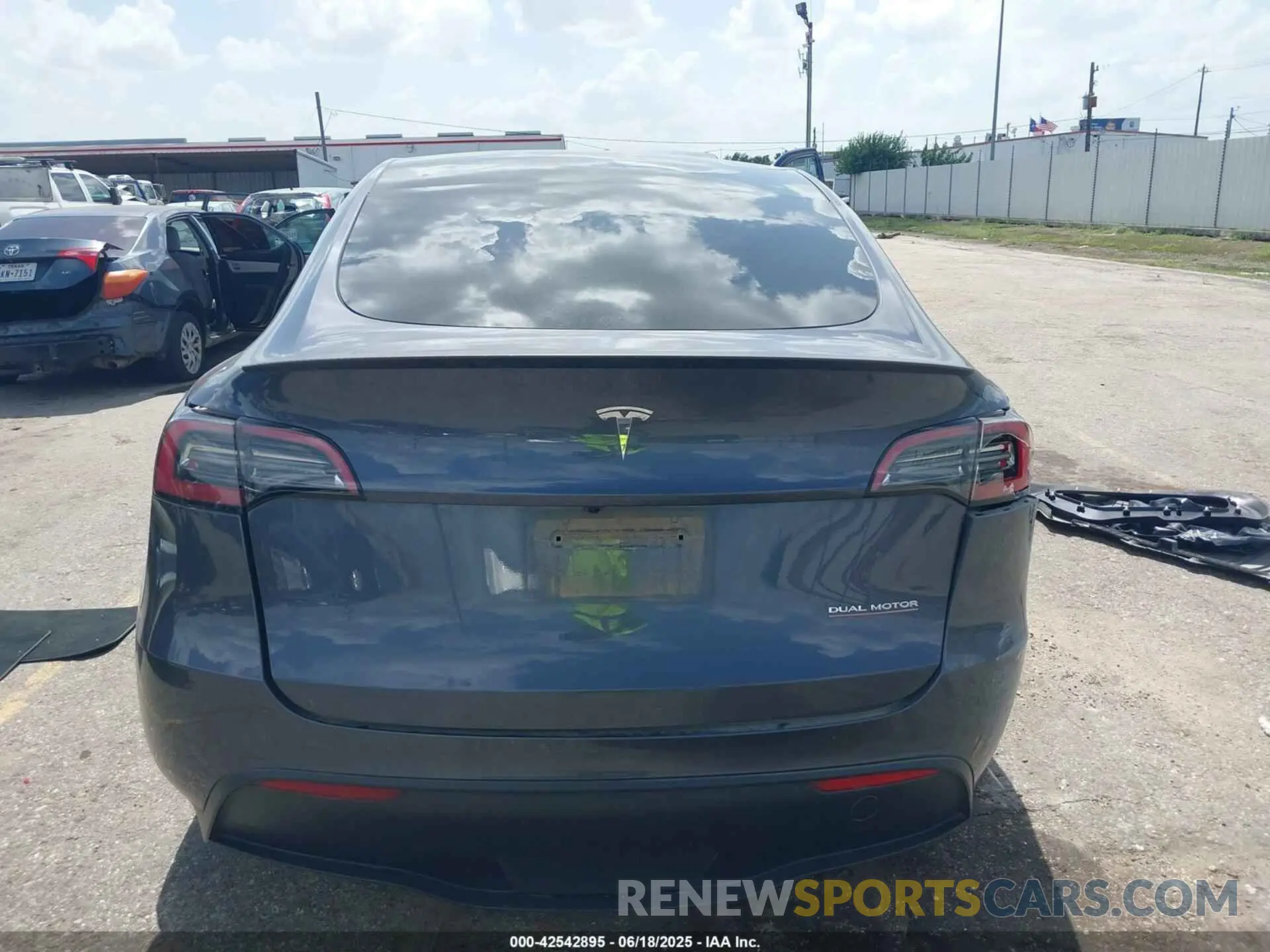 15 fotografías del automóvil dañado 7SAYGDEF9PF940492 TESLA MODEL Y 2023