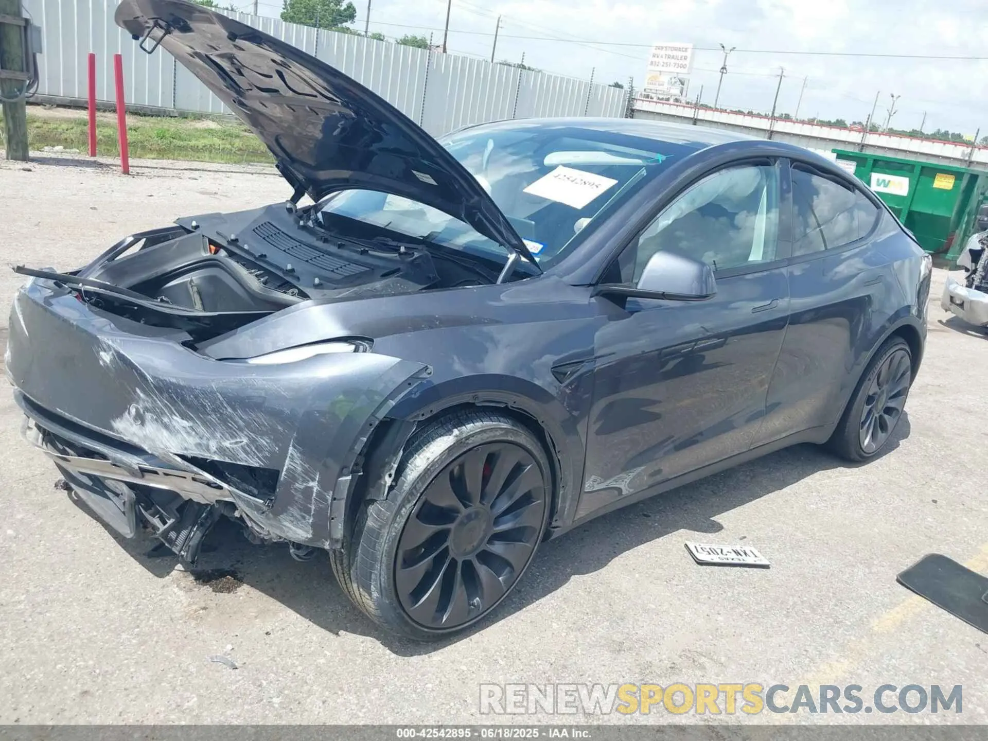 2 fotografías del automóvil dañado 7SAYGDEF9PF940492 TESLA MODEL Y 2023