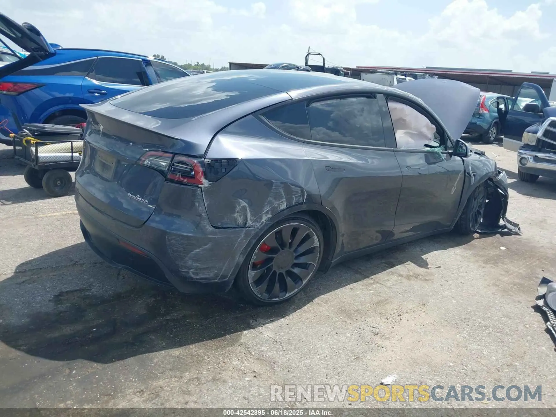 4 fotografías del automóvil dañado 7SAYGDEF9PF940492 TESLA MODEL Y 2023