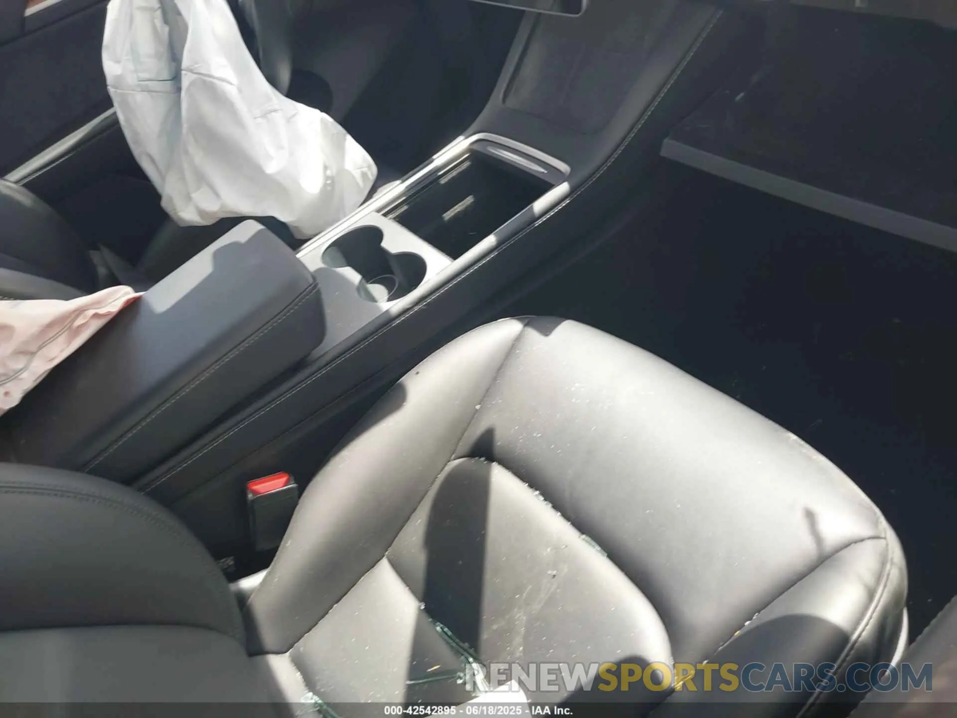 5 fotografías del automóvil dañado 7SAYGDEF9PF940492 TESLA MODEL Y 2023