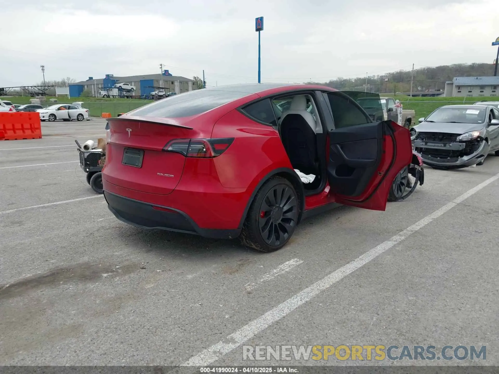 4 fotografías del automóvil dañado 7SAYGDEFXPF765508 TESLA MODEL Y 2023