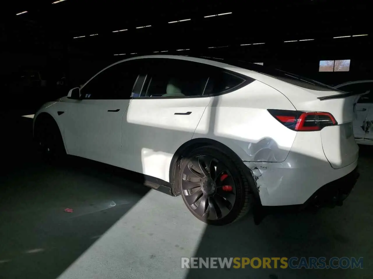 2 fotografías del automóvil dañado 7SAYGDEFXPF777075 TESLA MODEL Y 2023