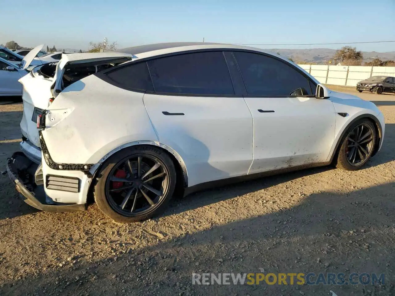 3 fotografías del automóvil dañado 7SAYGDEFXPF814951 TESLA MODEL Y 2023