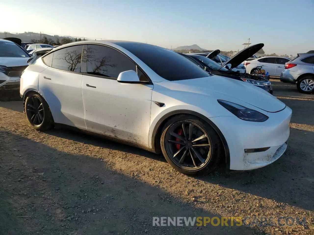 4 fotografías del automóvil dañado 7SAYGDEFXPF814951 TESLA MODEL Y 2023