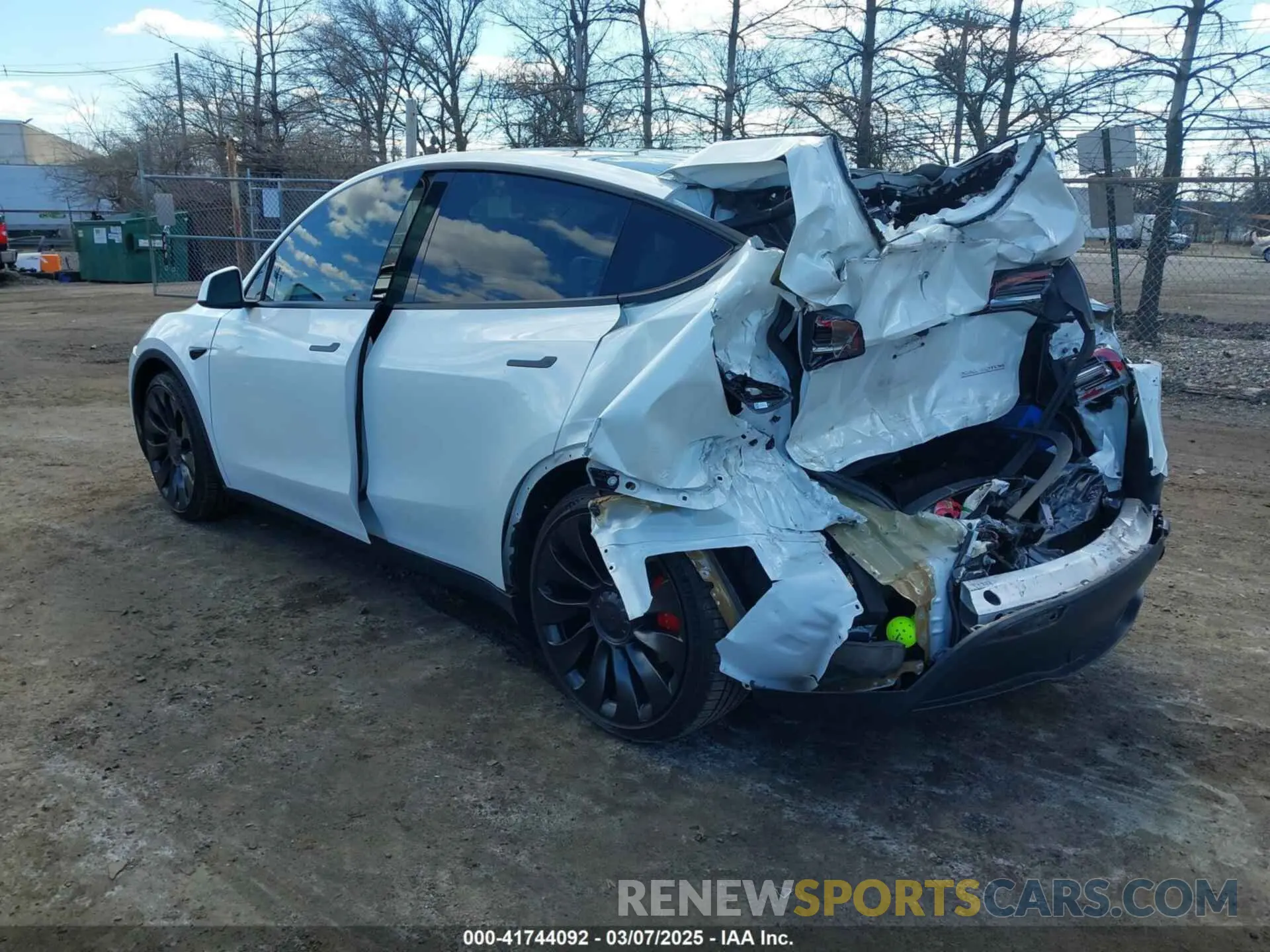 3 fotografías del automóvil dañado 7SAYGDEFXPF916976 TESLA MODEL Y 2023