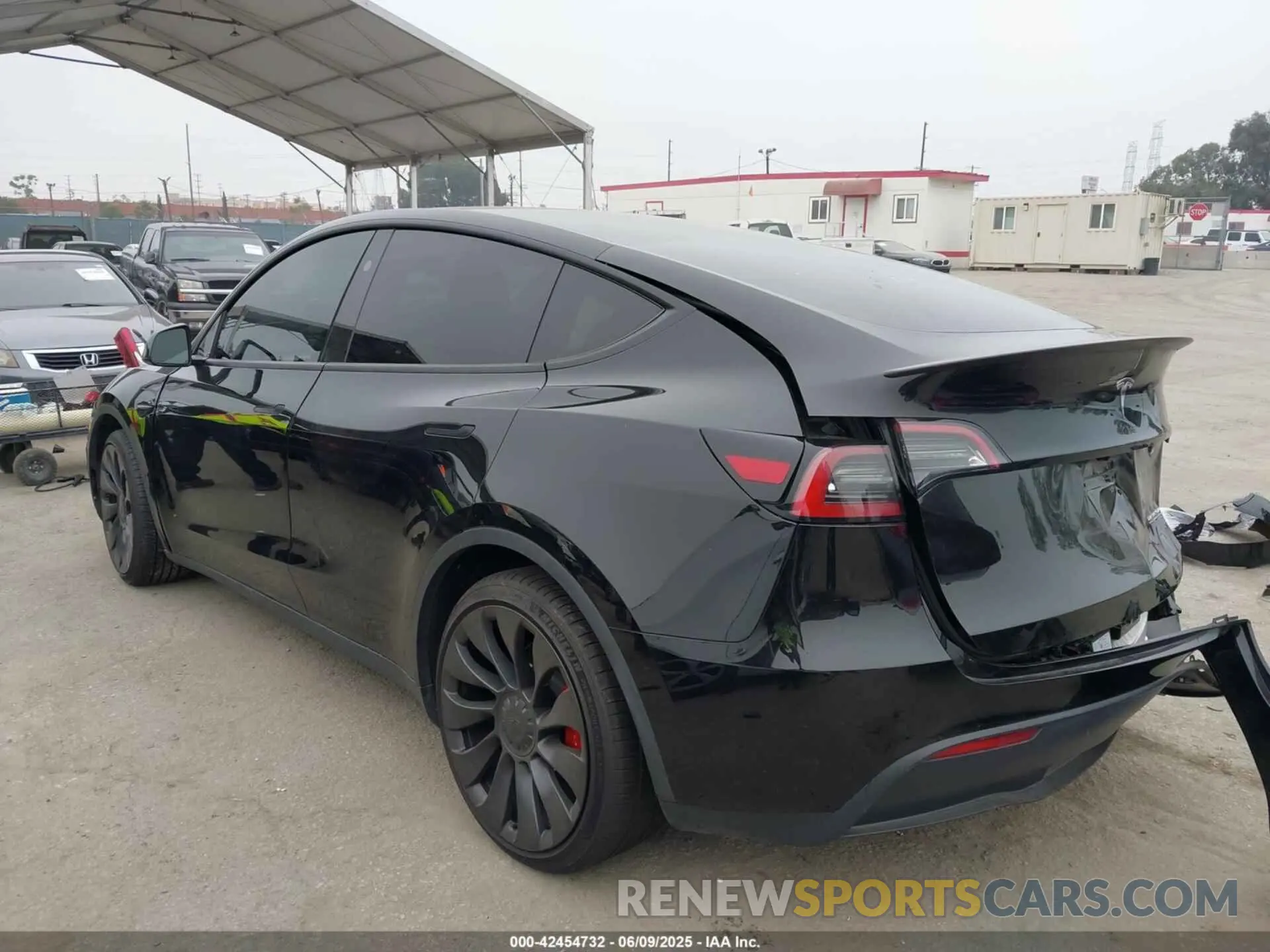 3 fotografías del automóvil dañado 7SAYGDEFXPF945412 TESLA MODEL Y 2023
