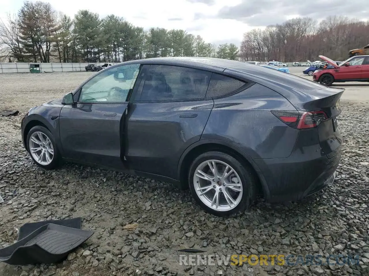 2 fotografías del automóvil dañado 7SAYGAEE0RF008108 TESLA MODEL Y 2024