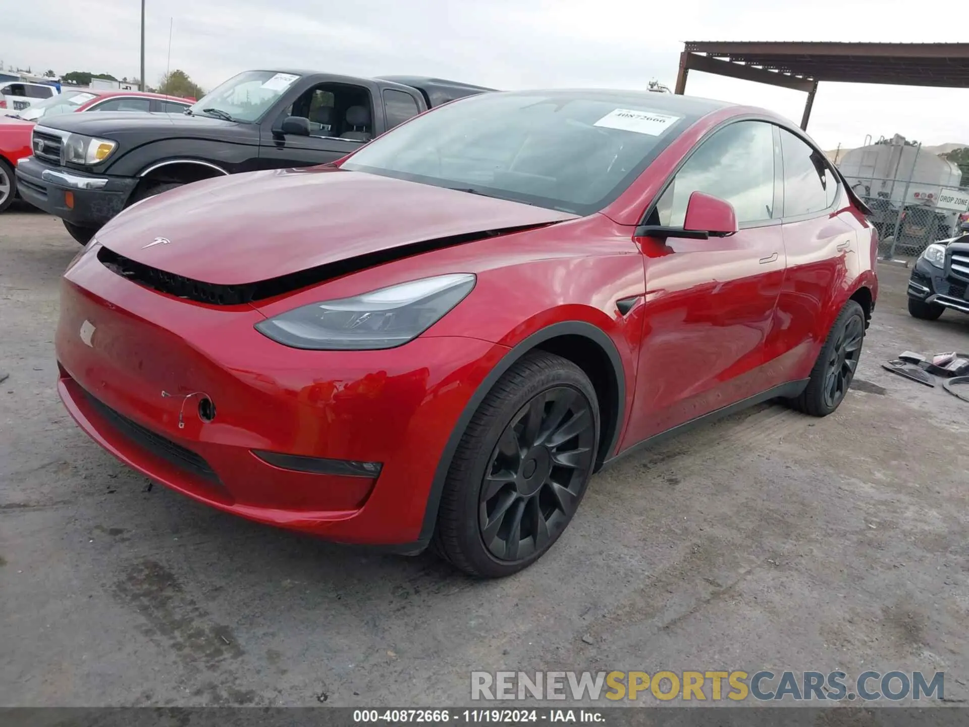 2 fotografías del automóvil dañado 7SAYGAEE0RF017553 TESLA MODEL Y 2024
