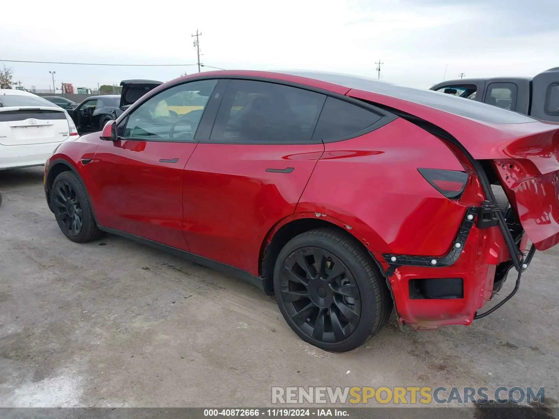 3 fotografías del automóvil dañado 7SAYGAEE0RF017553 TESLA MODEL Y 2024