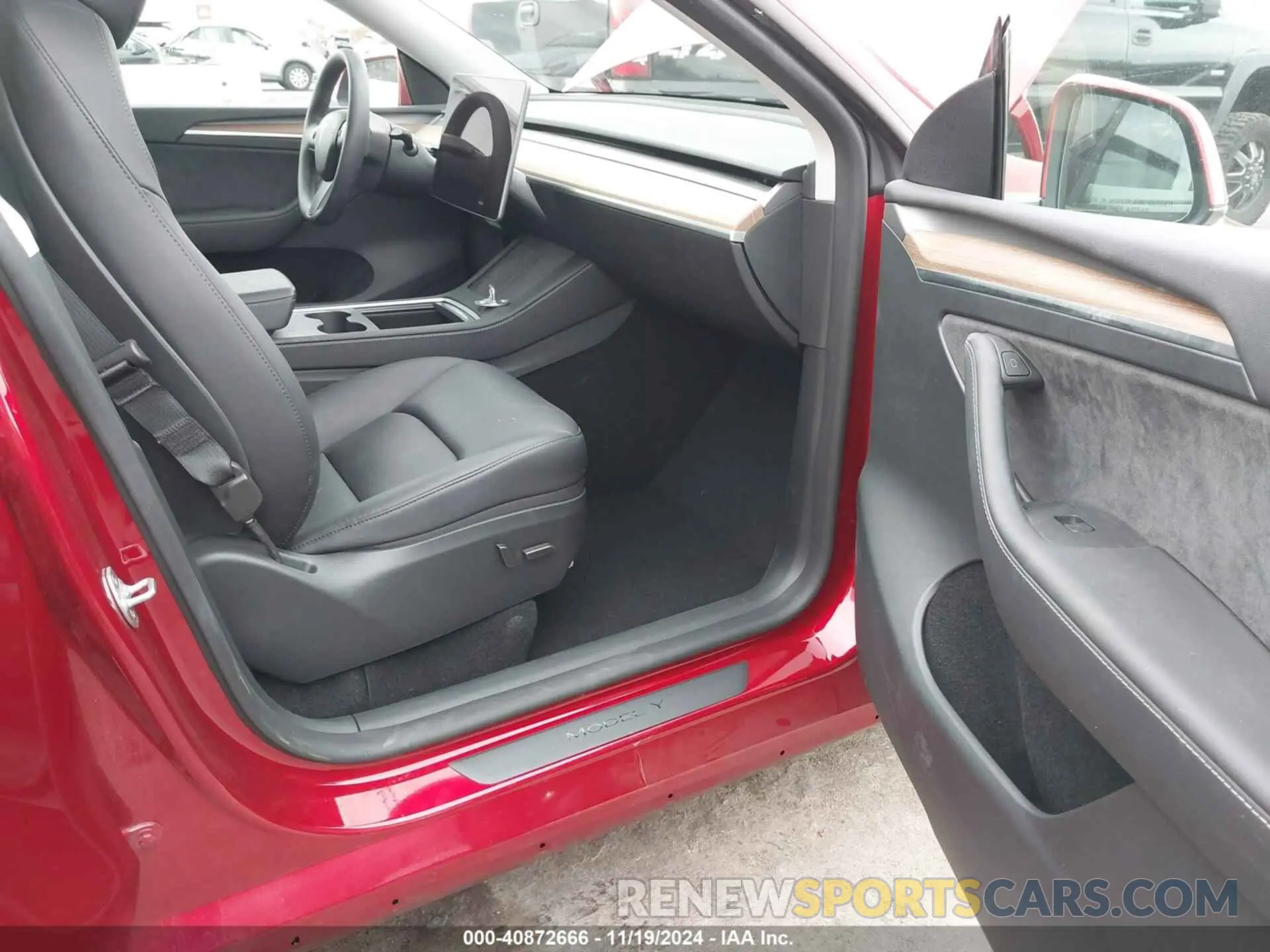 5 fotografías del automóvil dañado 7SAYGAEE0RF017553 TESLA MODEL Y 2024