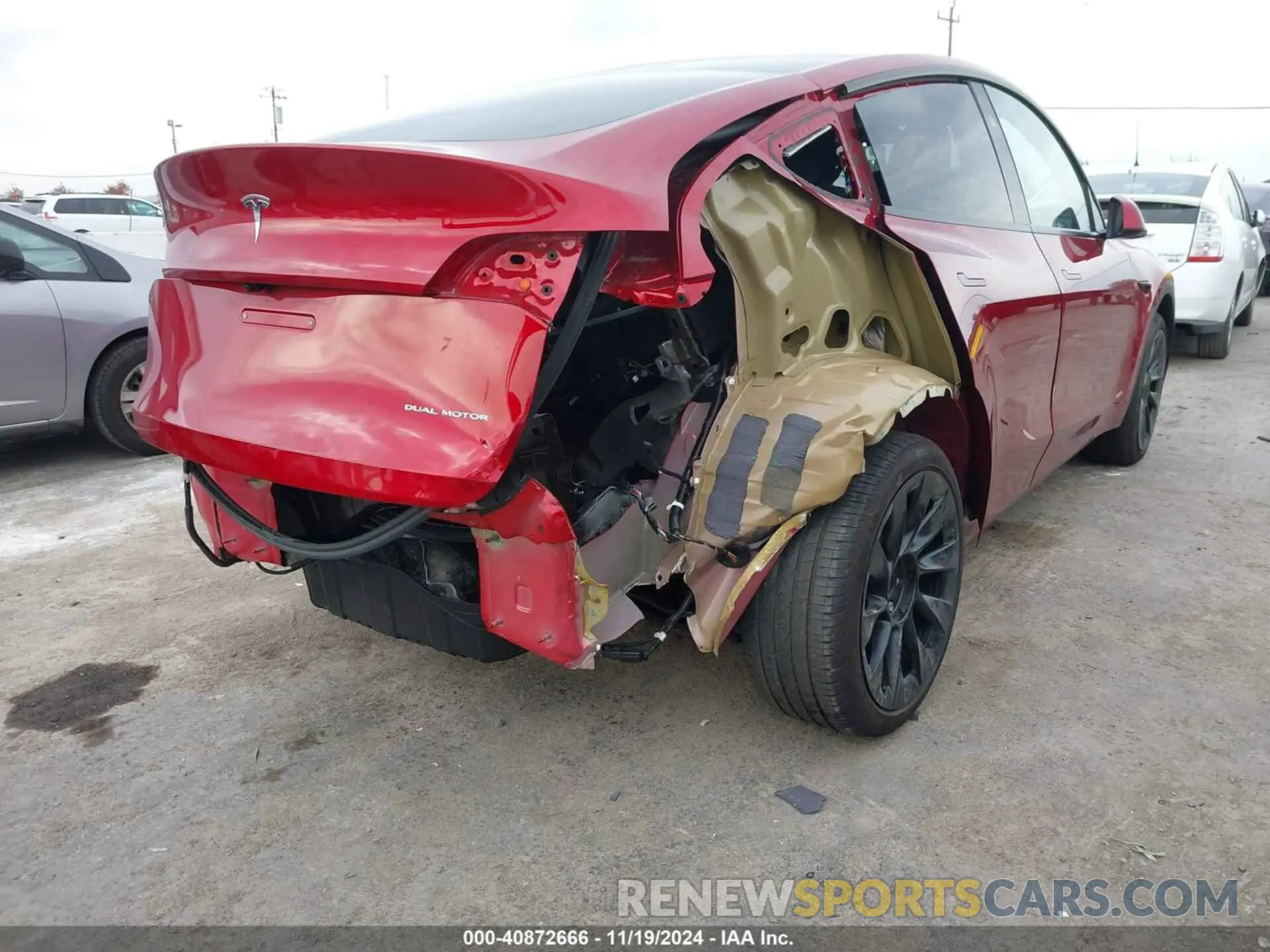 6 fotografías del automóvil dañado 7SAYGAEE0RF017553 TESLA MODEL Y 2024