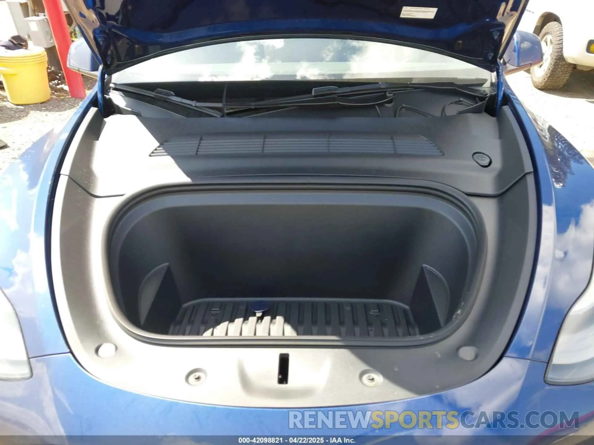 10 fotografías del automóvil dañado 7SAYGAEE0RF074822 TESLA MODEL Y 2024
