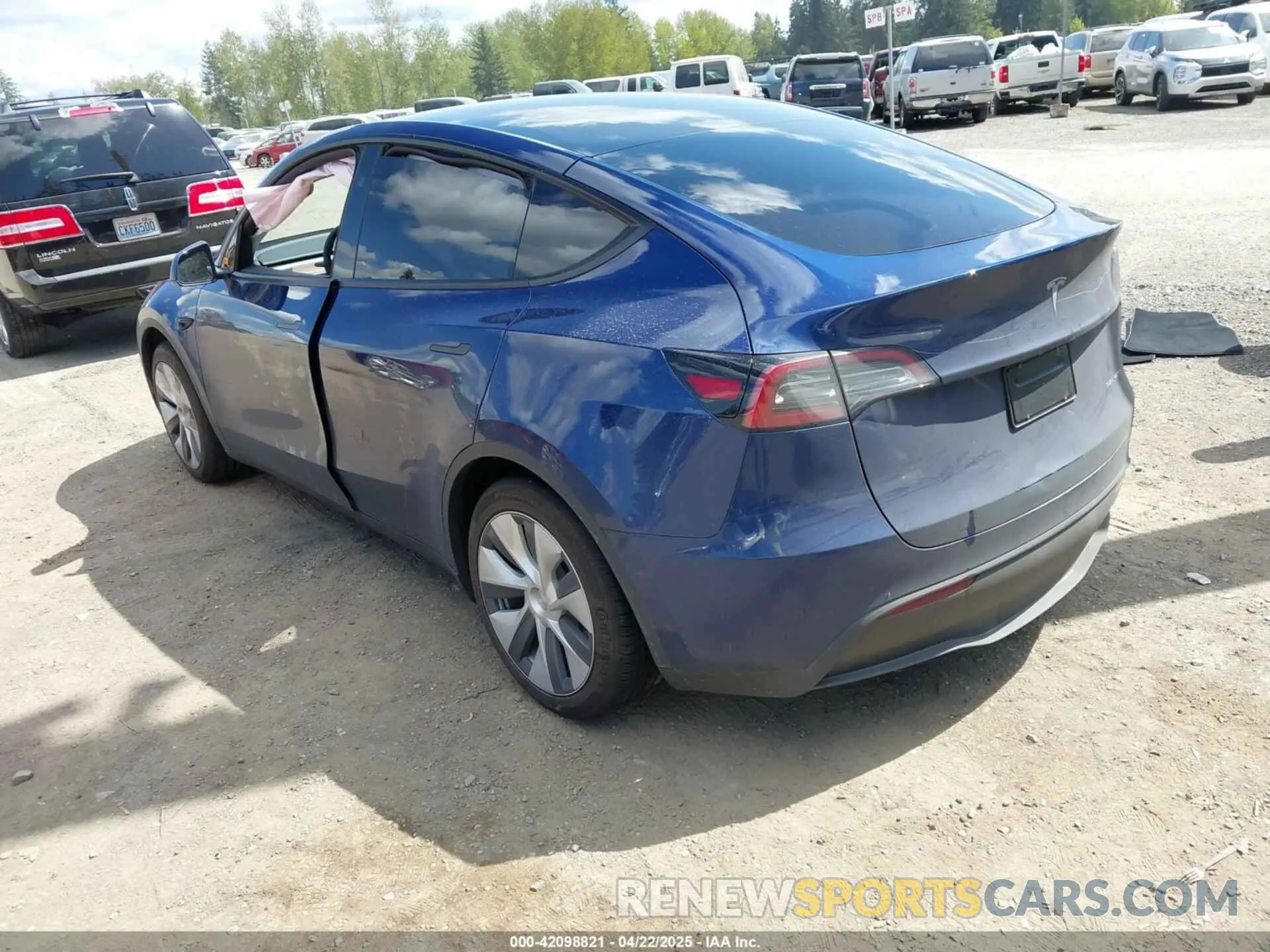 3 fotografías del automóvil dañado 7SAYGAEE0RF074822 TESLA MODEL Y 2024