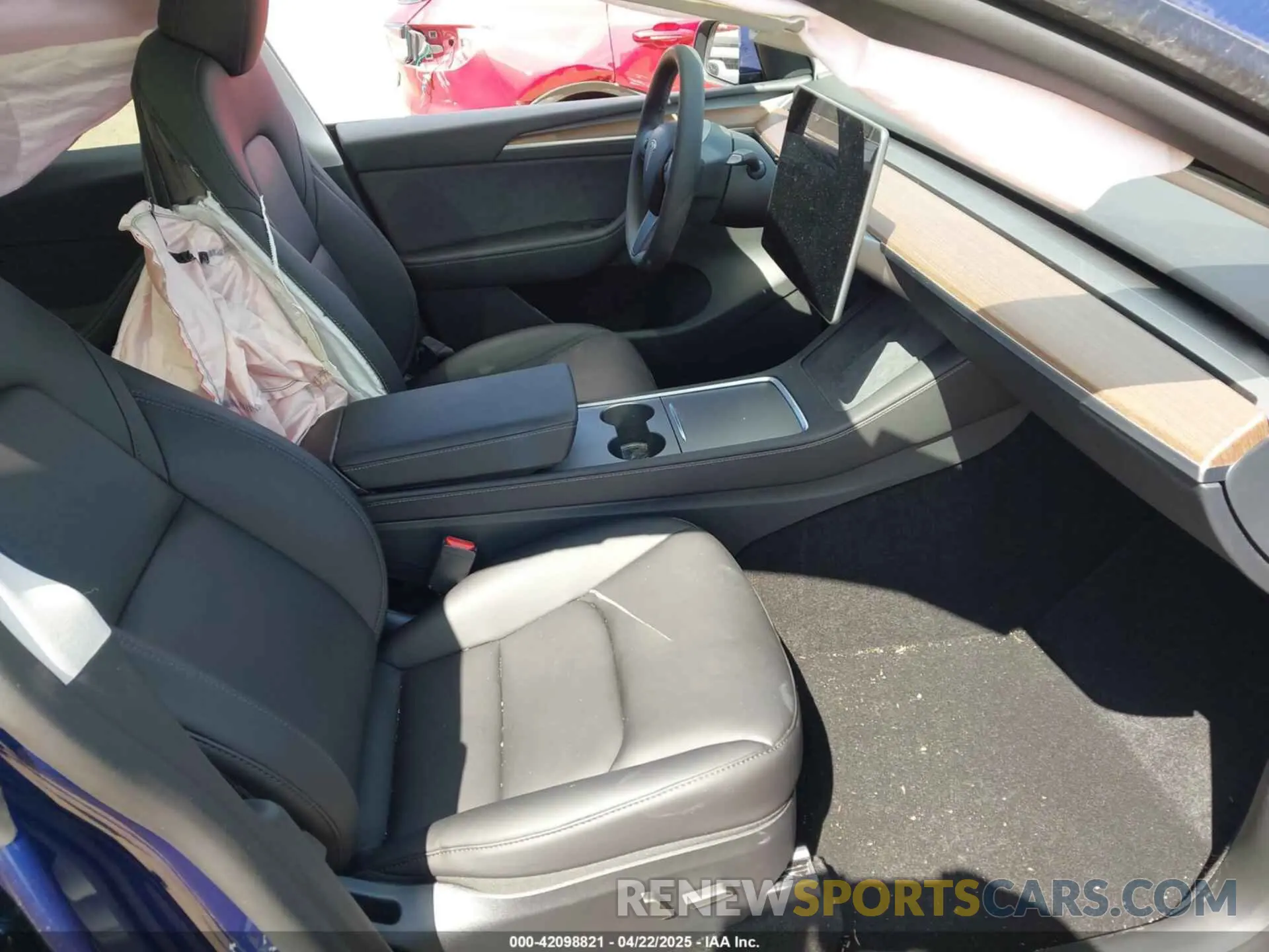 5 fotografías del automóvil dañado 7SAYGAEE0RF074822 TESLA MODEL Y 2024