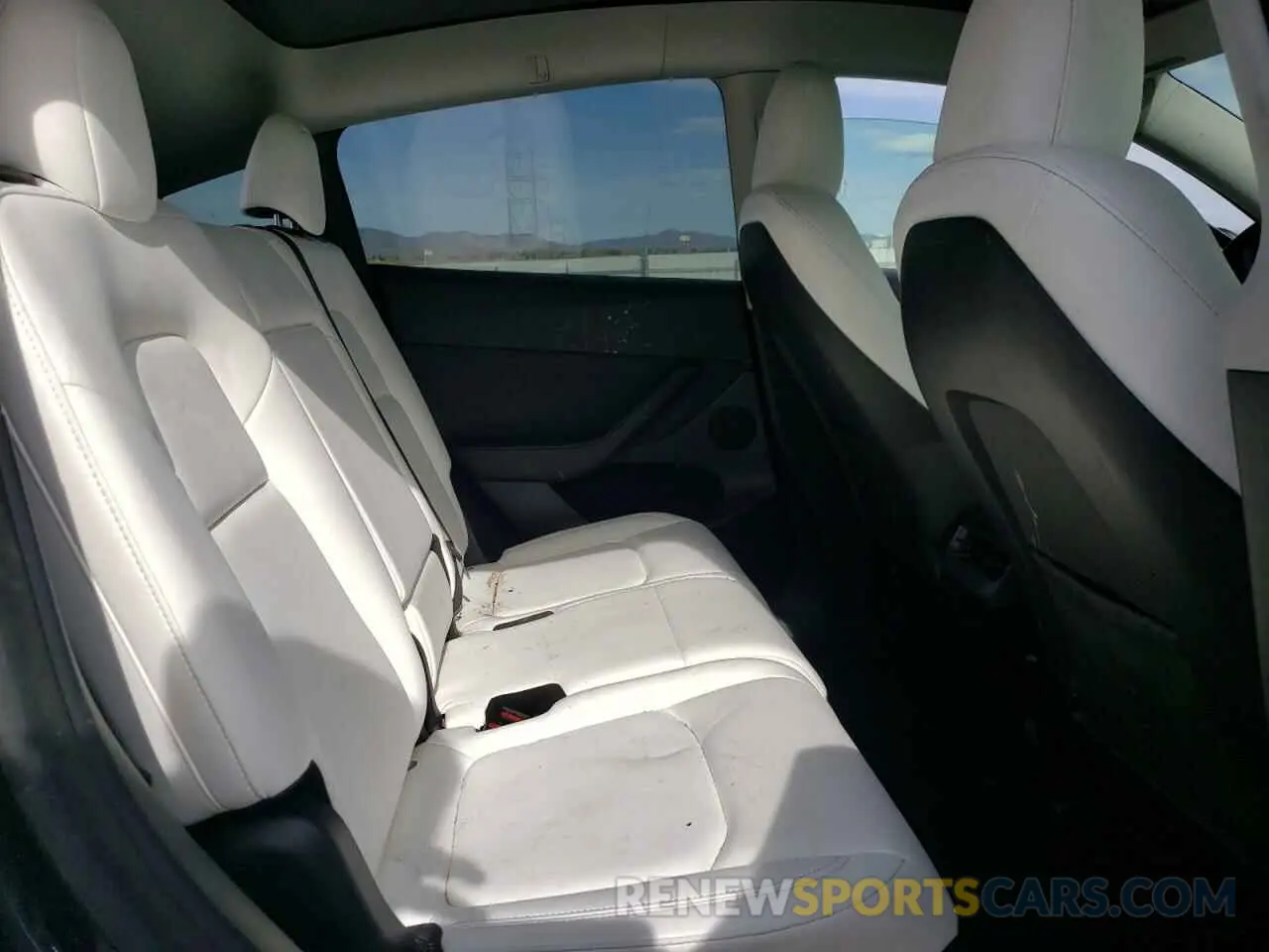 10 fotografías del automóvil dañado 7SAYGAEE0RF157909 TESLA MODEL Y 2024