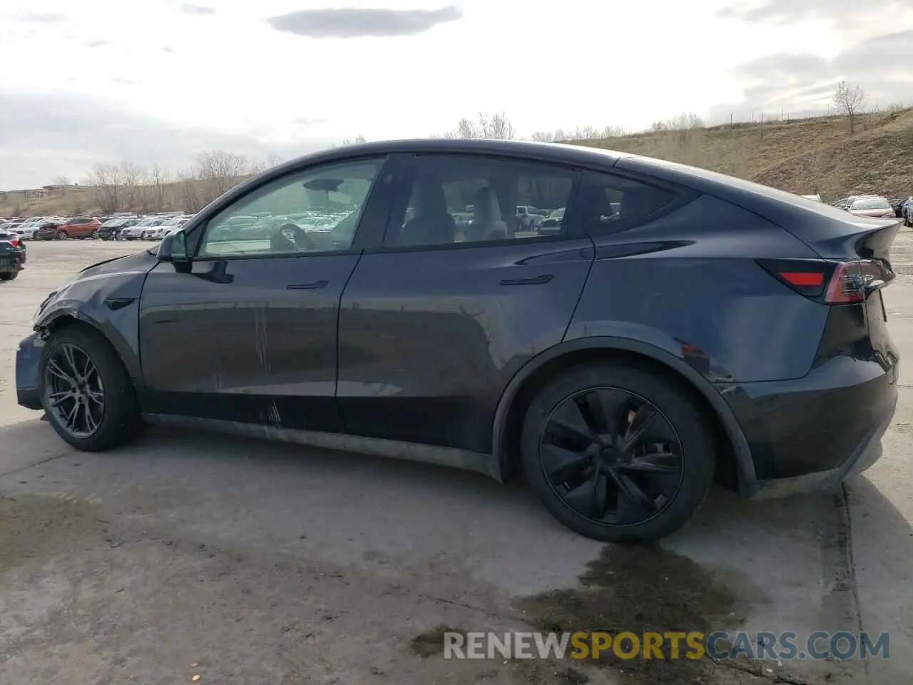 2 fotografías del automóvil dañado 7SAYGAEE0RF157909 TESLA MODEL Y 2024