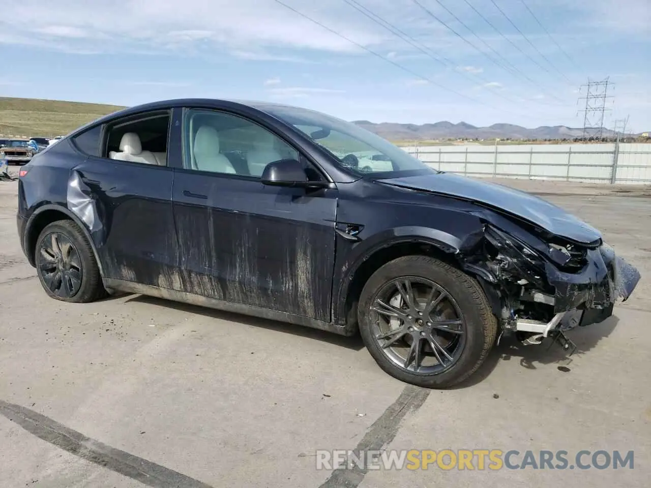 4 fotografías del automóvil dañado 7SAYGAEE0RF157909 TESLA MODEL Y 2024