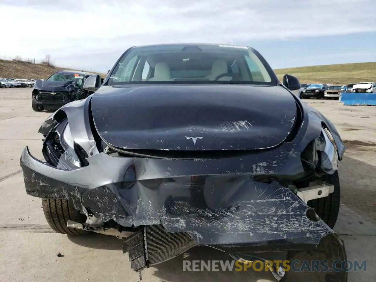 5 fotografías del automóvil dañado 7SAYGAEE0RF157909 TESLA MODEL Y 2024
