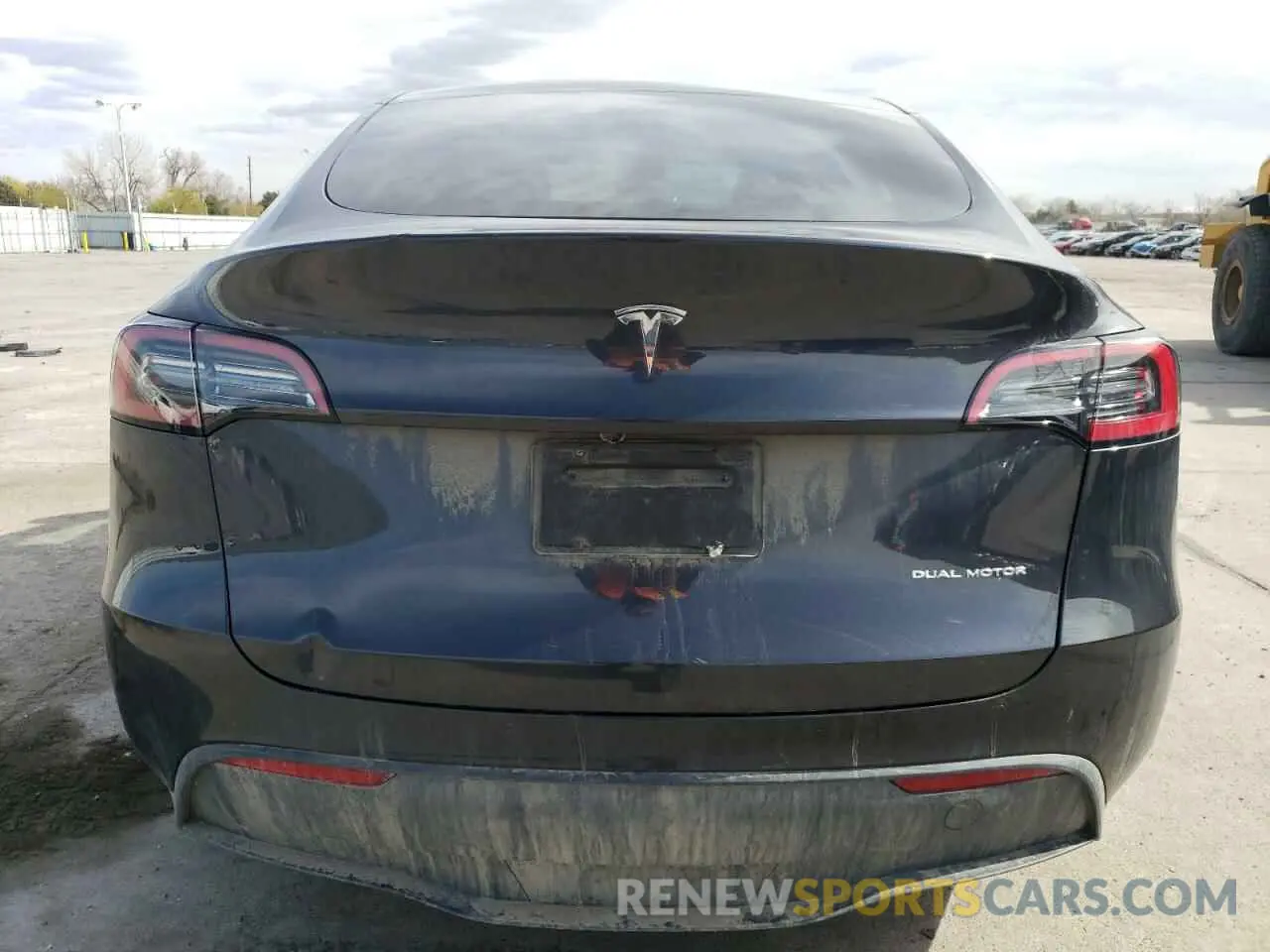 6 fotografías del automóvil dañado 7SAYGAEE0RF157909 TESLA MODEL Y 2024