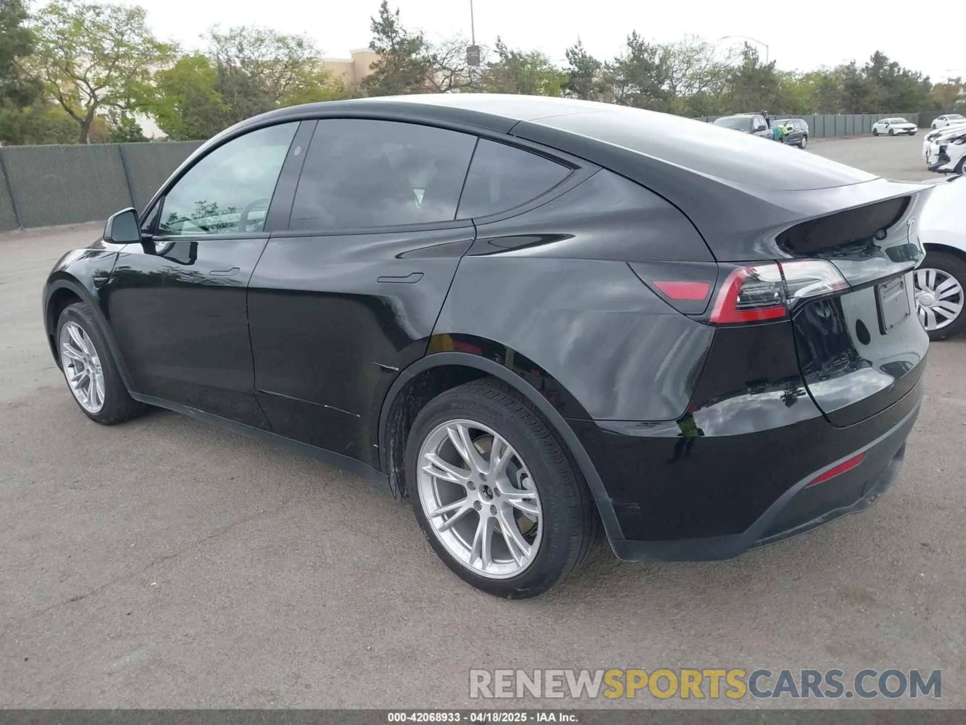 3 fotografías del automóvil dañado 7SAYGAEE1RF085988 TESLA MODEL Y 2024