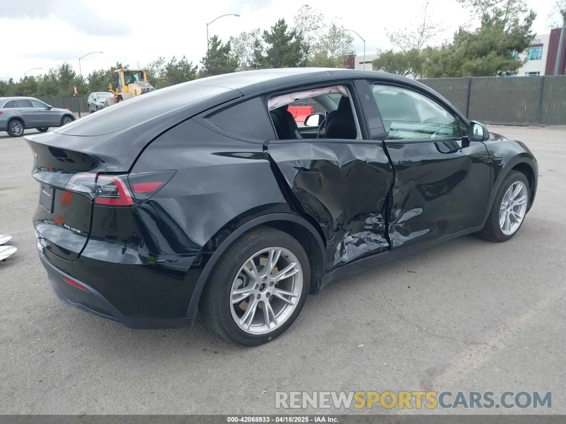 4 fotografías del automóvil dañado 7SAYGAEE1RF085988 TESLA MODEL Y 2024