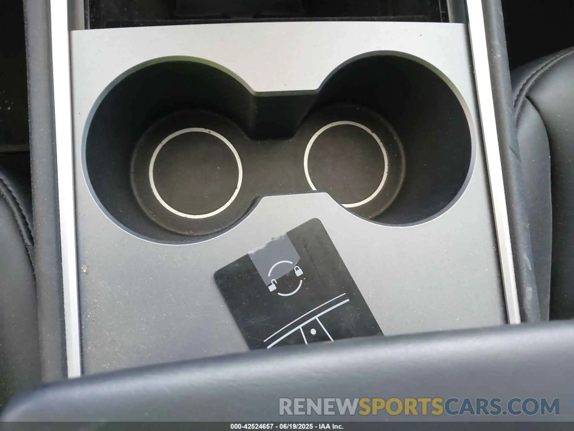 11 fotografías del automóvil dañado 7SAYGAEE1RF151875 TESLA MODEL Y 2024