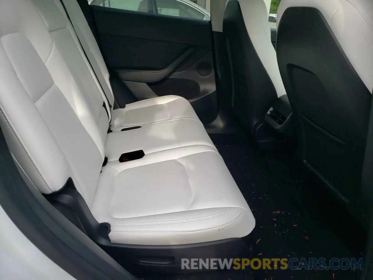 11 fotografías del automóvil dañado 7SAYGAEE1RF190241 TESLA MODEL Y 2024
