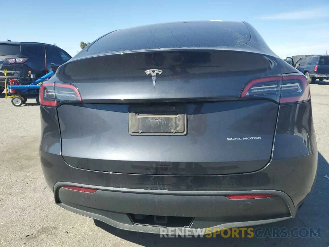 6 fotografías del automóvil dañado 7SAYGAEE1RF988643 TESLA MODEL Y 2024