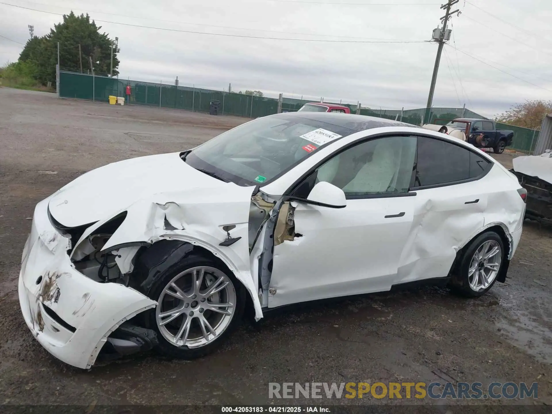 14 fotografías del automóvil dañado 7SAYGAEE2RF014315 TESLA MODEL Y 2024