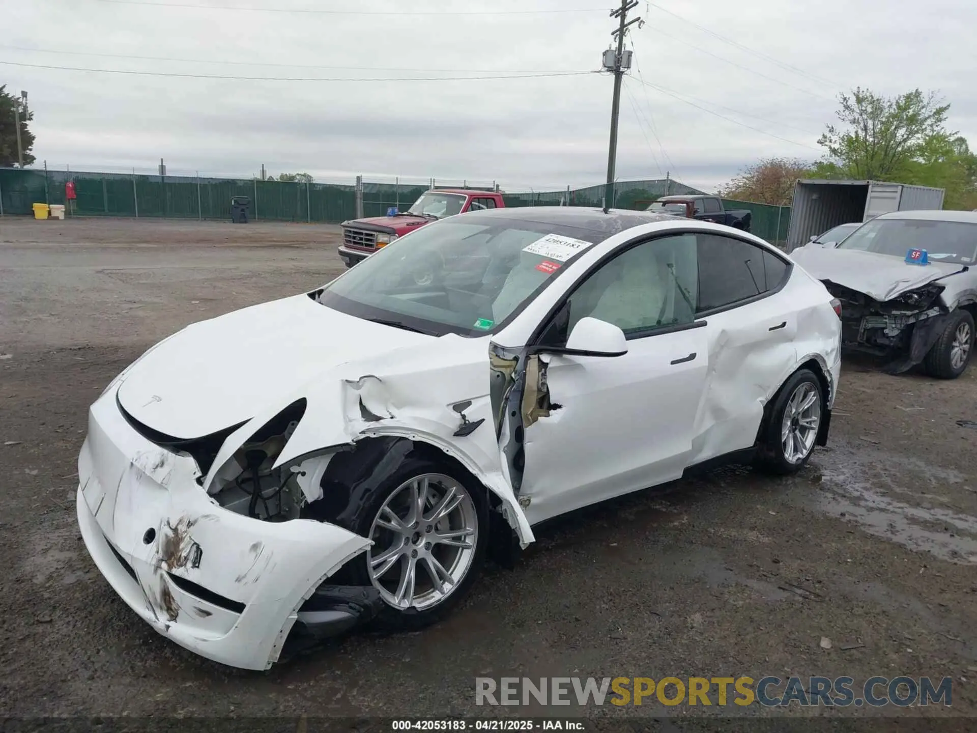 2 fotografías del automóvil dañado 7SAYGAEE2RF014315 TESLA MODEL Y 2024
