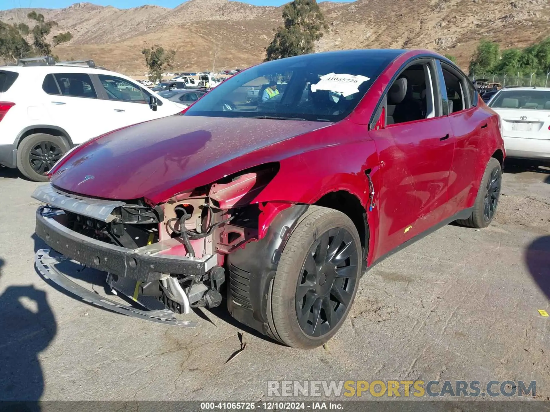 2 fotografías del automóvil dañado 7SAYGAEE2RF021118 TESLA MODEL Y 2024