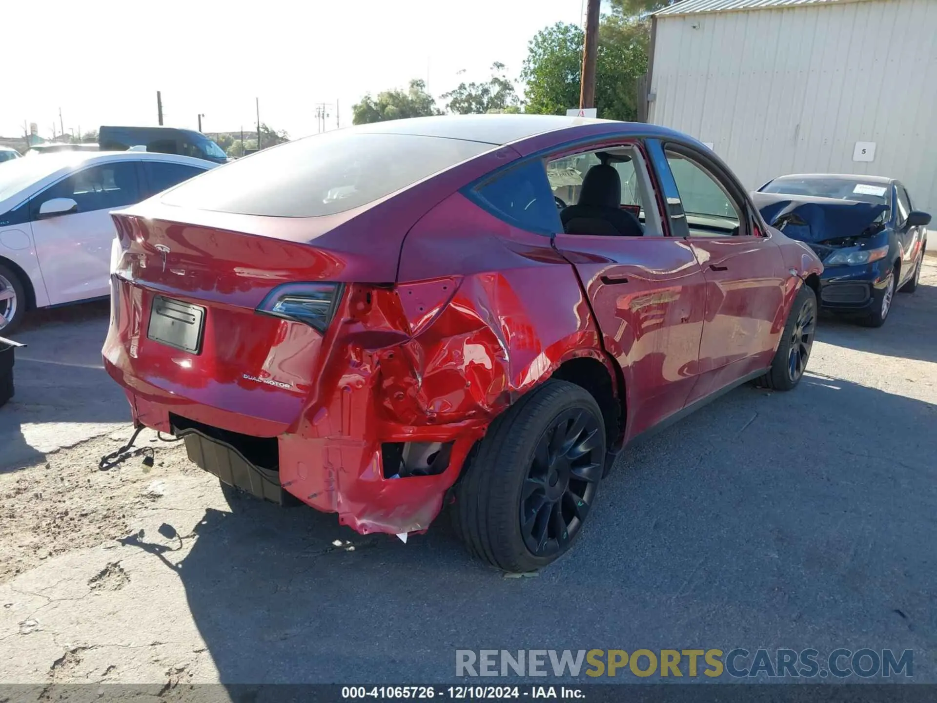 4 fotografías del automóvil dañado 7SAYGAEE2RF021118 TESLA MODEL Y 2024