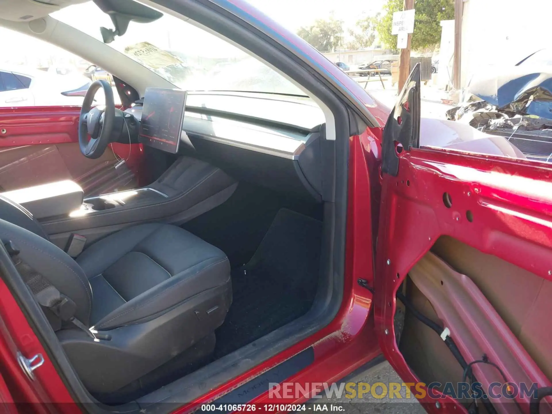5 fotografías del automóvil dañado 7SAYGAEE2RF021118 TESLA MODEL Y 2024