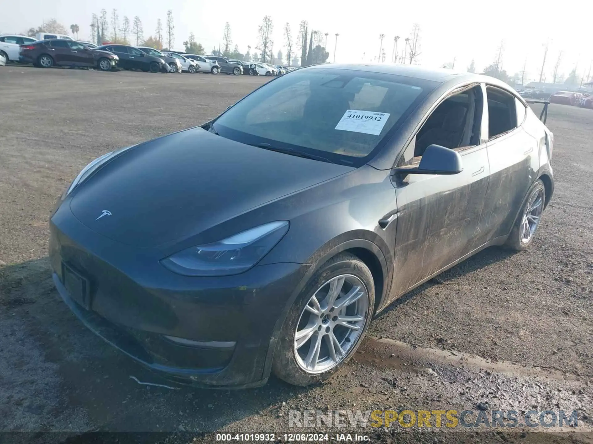 2 fotografías del automóvil dañado 7SAYGAEE2RF047346 TESLA MODEL Y 2024