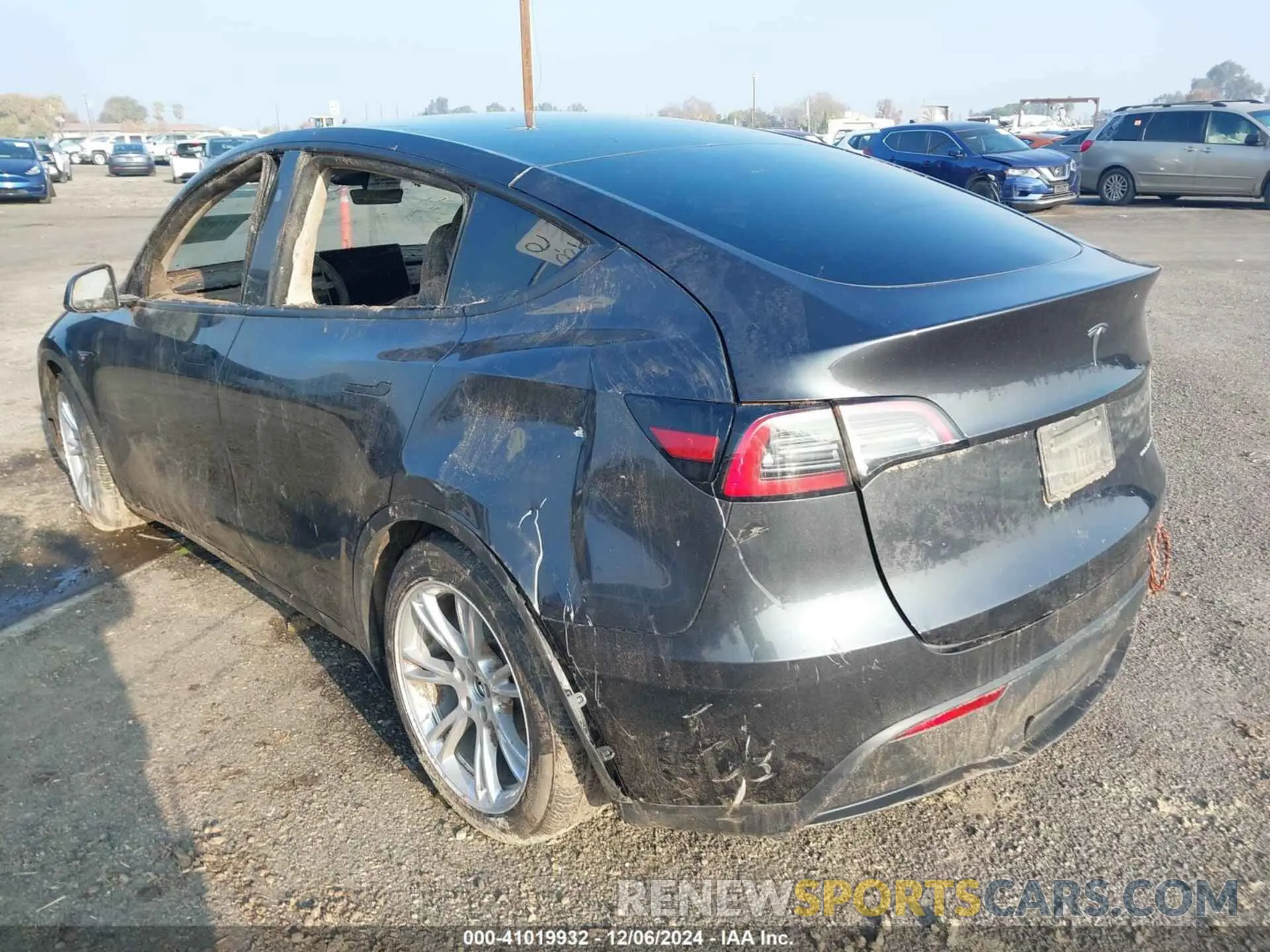 3 fotografías del automóvil dañado 7SAYGAEE2RF047346 TESLA MODEL Y 2024